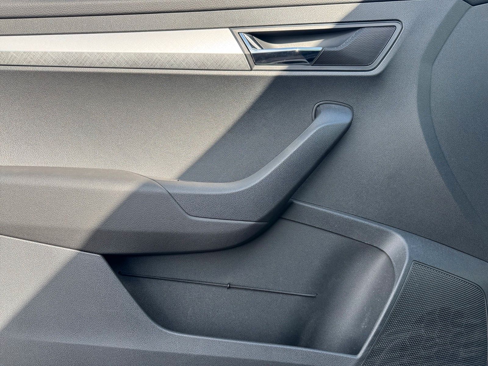 Fahrzeugabbildung SKODA Karoq 2.0l TDI AMBITION