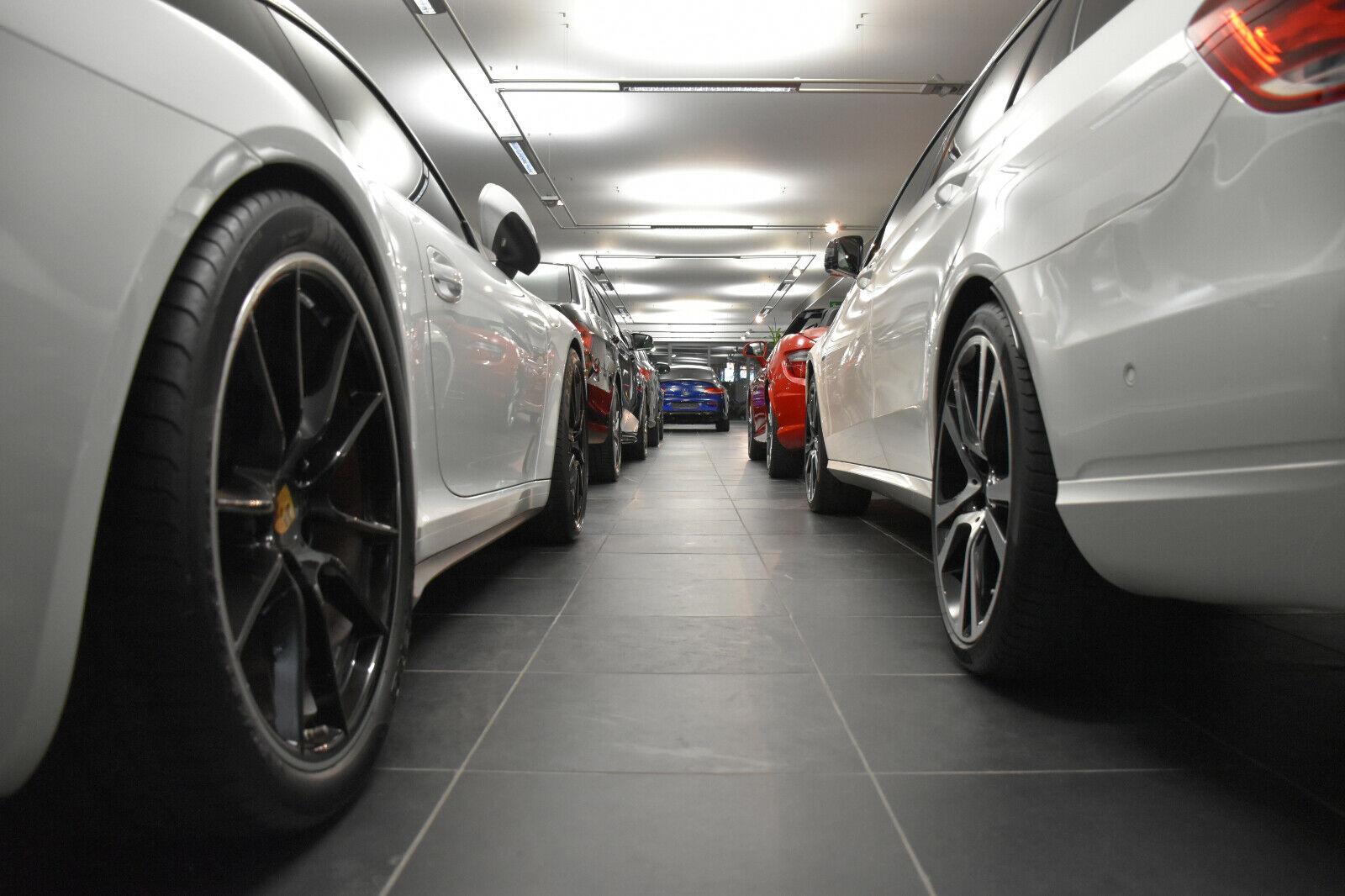 showroom-image-top