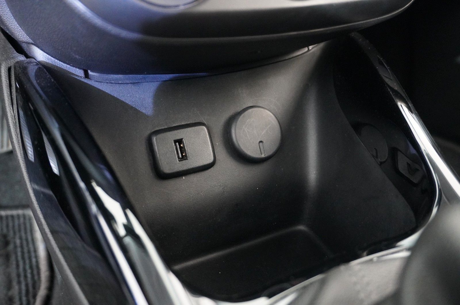 Fahrzeugabbildung Opel Adam 1.4 JAM NAVI/SHZ/PDC/KLIMA/LHZ/TEMP.