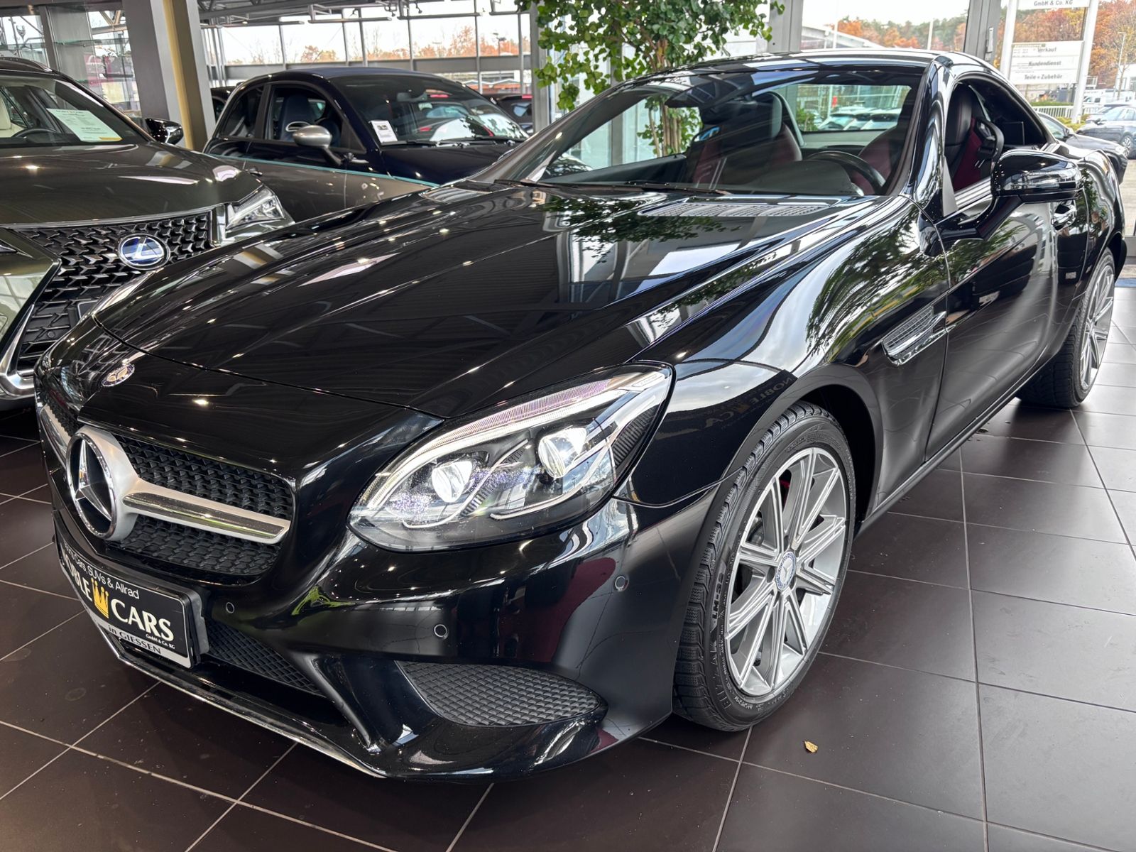 Fahrzeugabbildung Mercedes-Benz SLC 300 9G-Tronic LED NAVI ALU