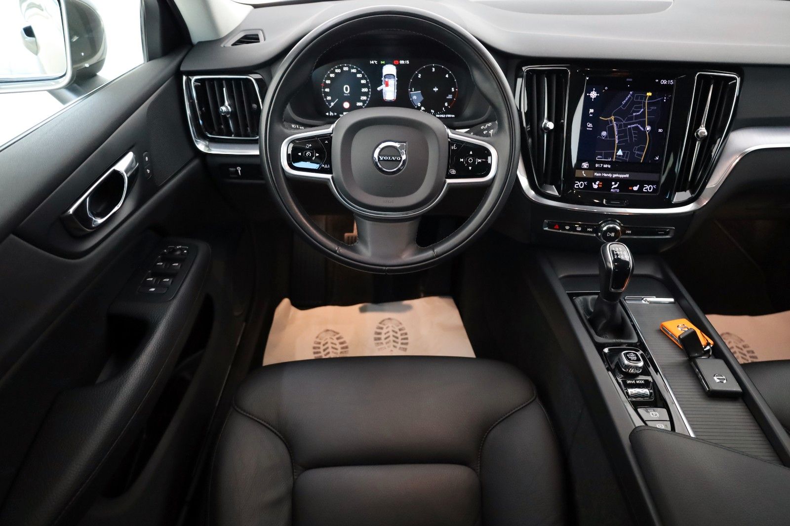 Fahrzeugabbildung Volvo V60 Momentum Pro Leder,Navi,LED,CarPlay, AHK el.
