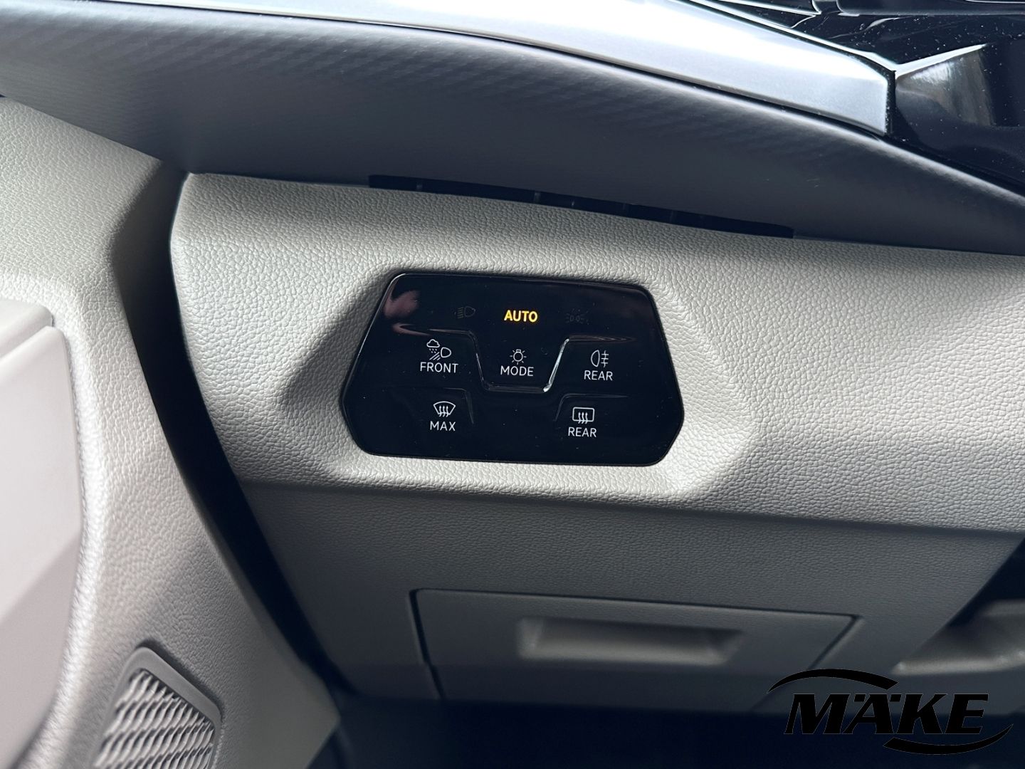 T7 Multivan Life 1.5 TSI DSG KR NAVI LED GRA 7-S