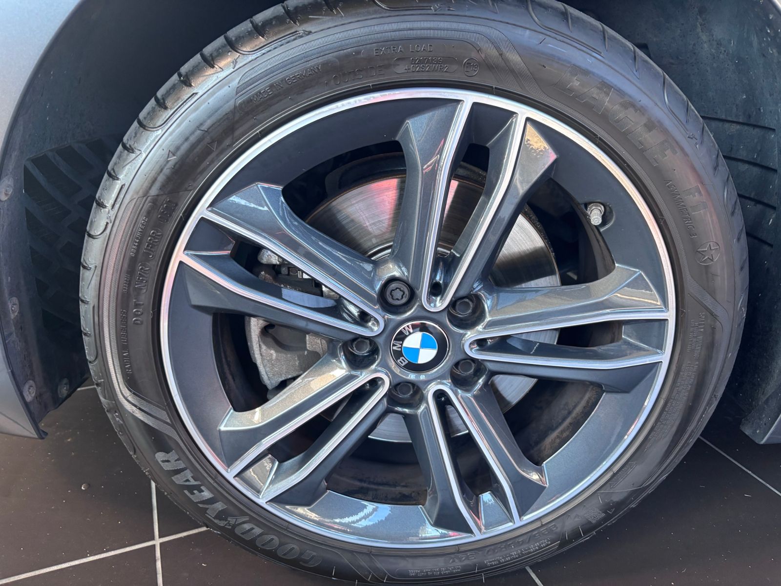 Fahrzeugabbildung BMW 118 i Sport Line KLIMA LED NAVI ALU