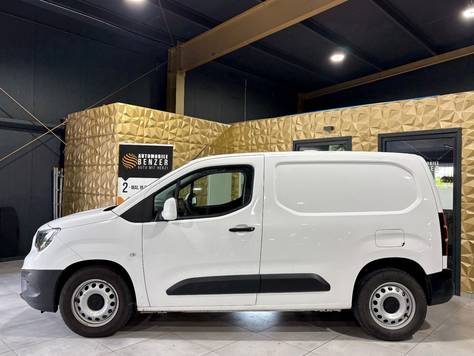 Fahrzeugabbildung Opel Combo E Cargo Edition/2-SITZ/APPLE/AHK/KLIMA