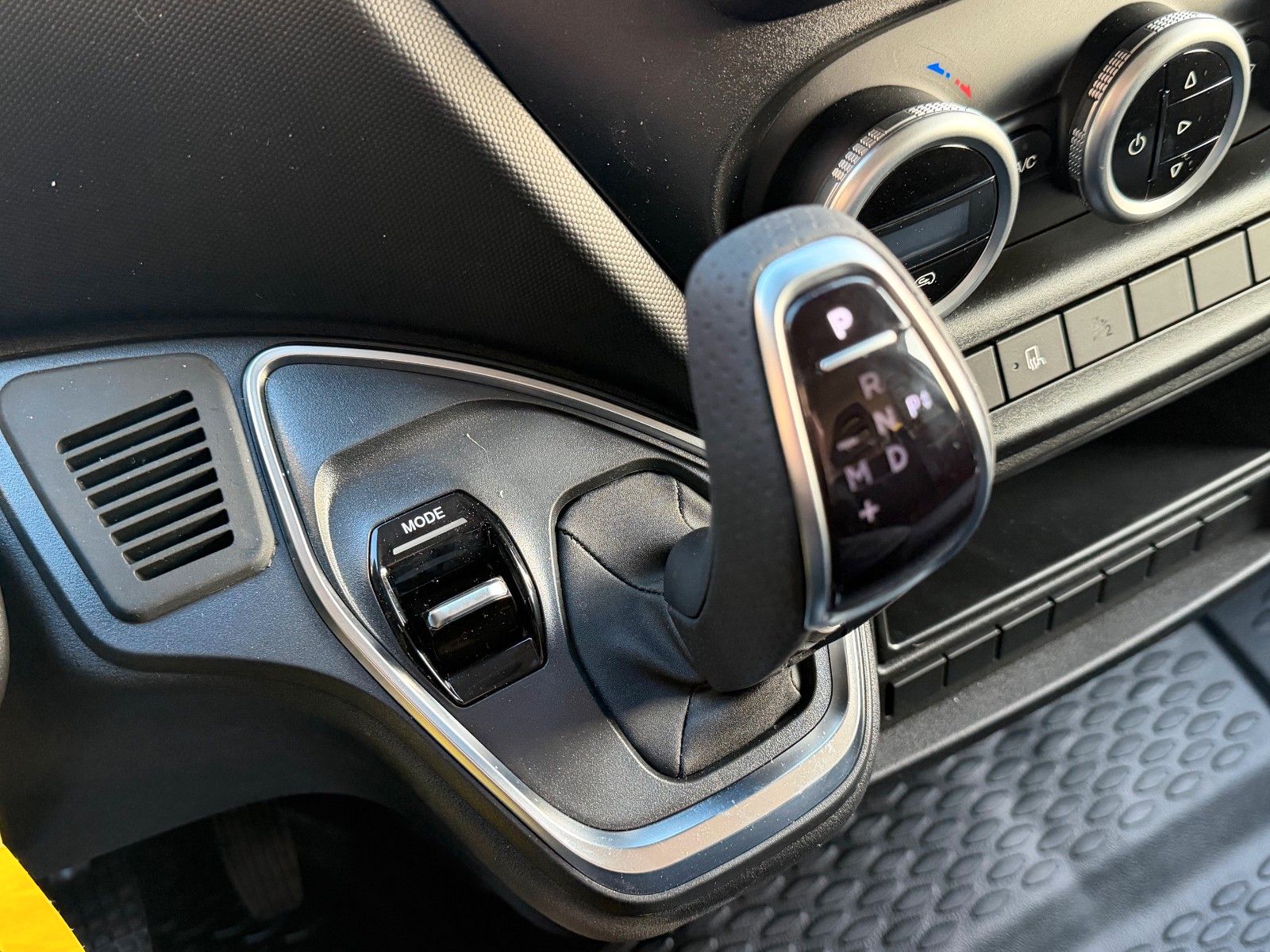 Fahrzeugabbildung Iveco Daily 35S18 HA8 *R4.100mm*Automatik*Kamera*ACC*