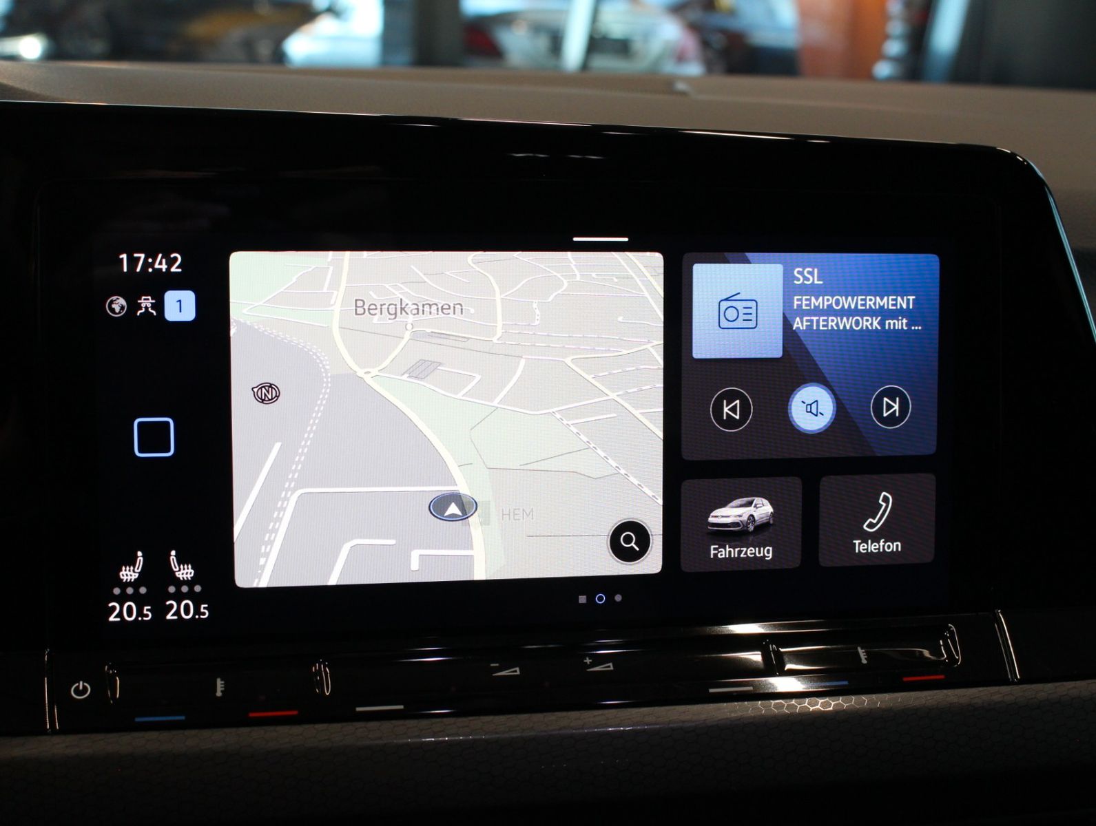 Fahrzeugabbildung Volkswagen Golf 2.0 TSI  GTI+LED*Navi*2.Hand