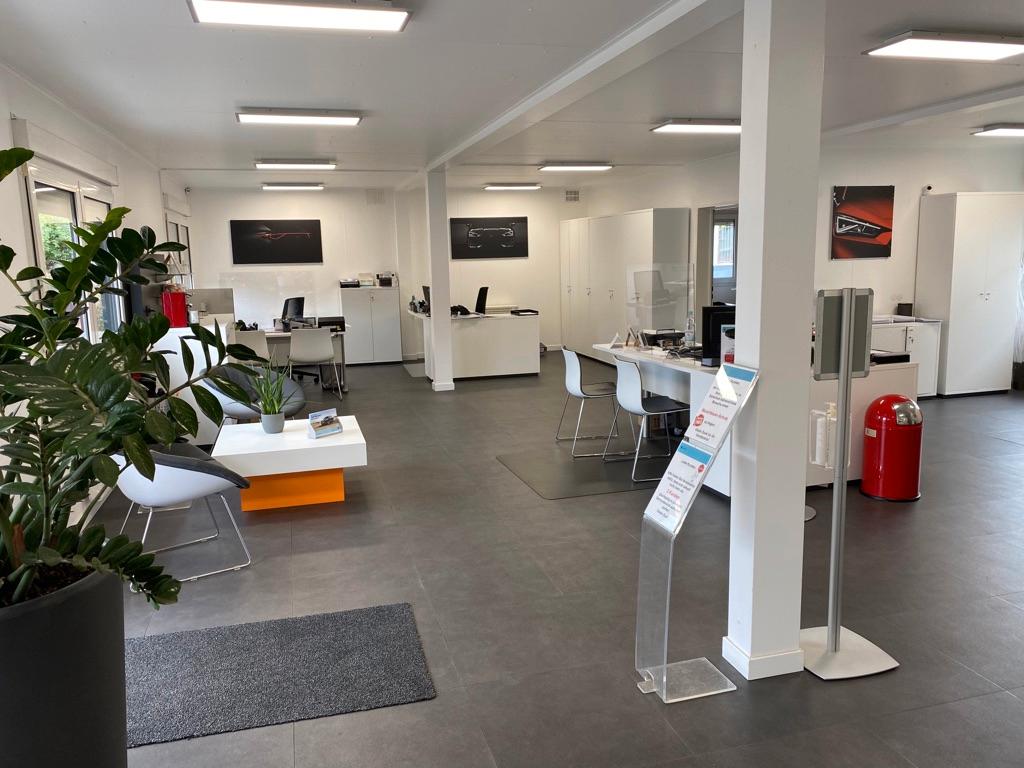 showroom-image-top