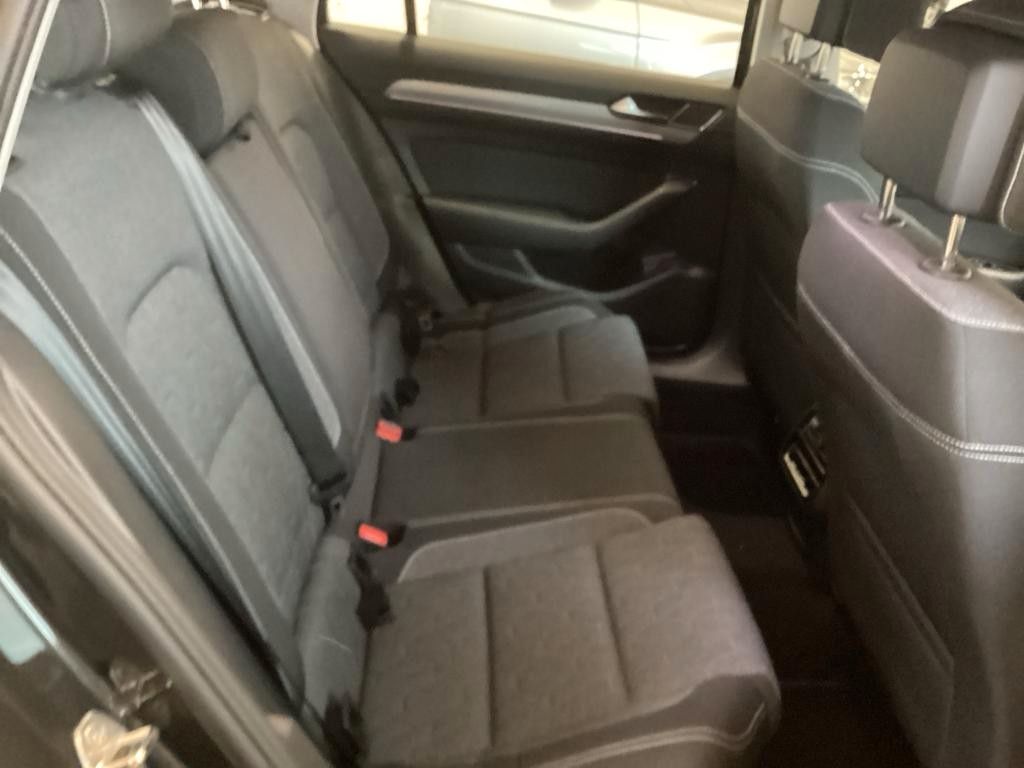 Fahrzeugabbildung Volkswagen Passat Variant Business