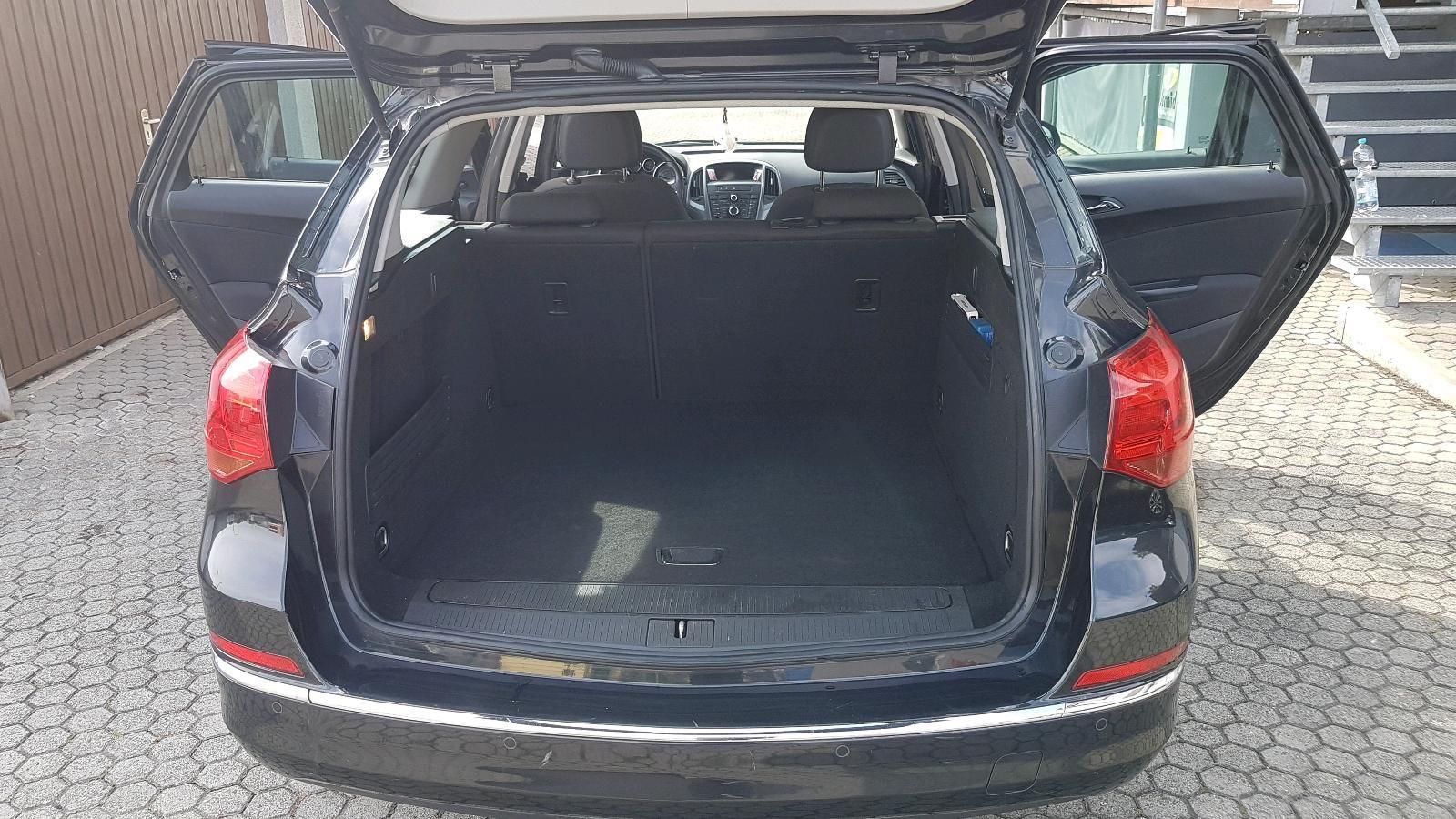 Opel Astra 2013 — photo 15