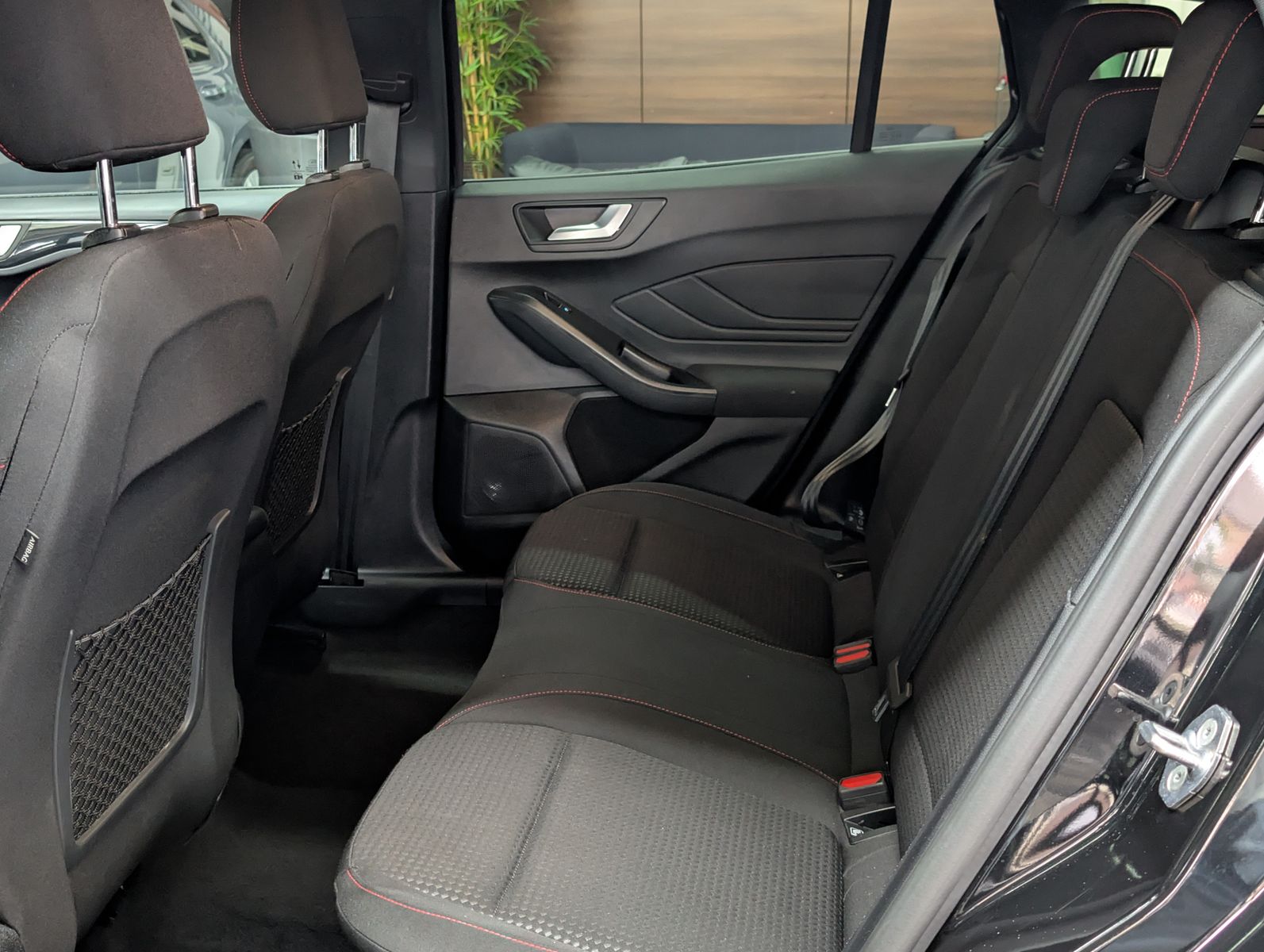 Fahrzeugabbildung Ford Focus 1.0 EB ST-Line ACC LED KAM WINTER Styling