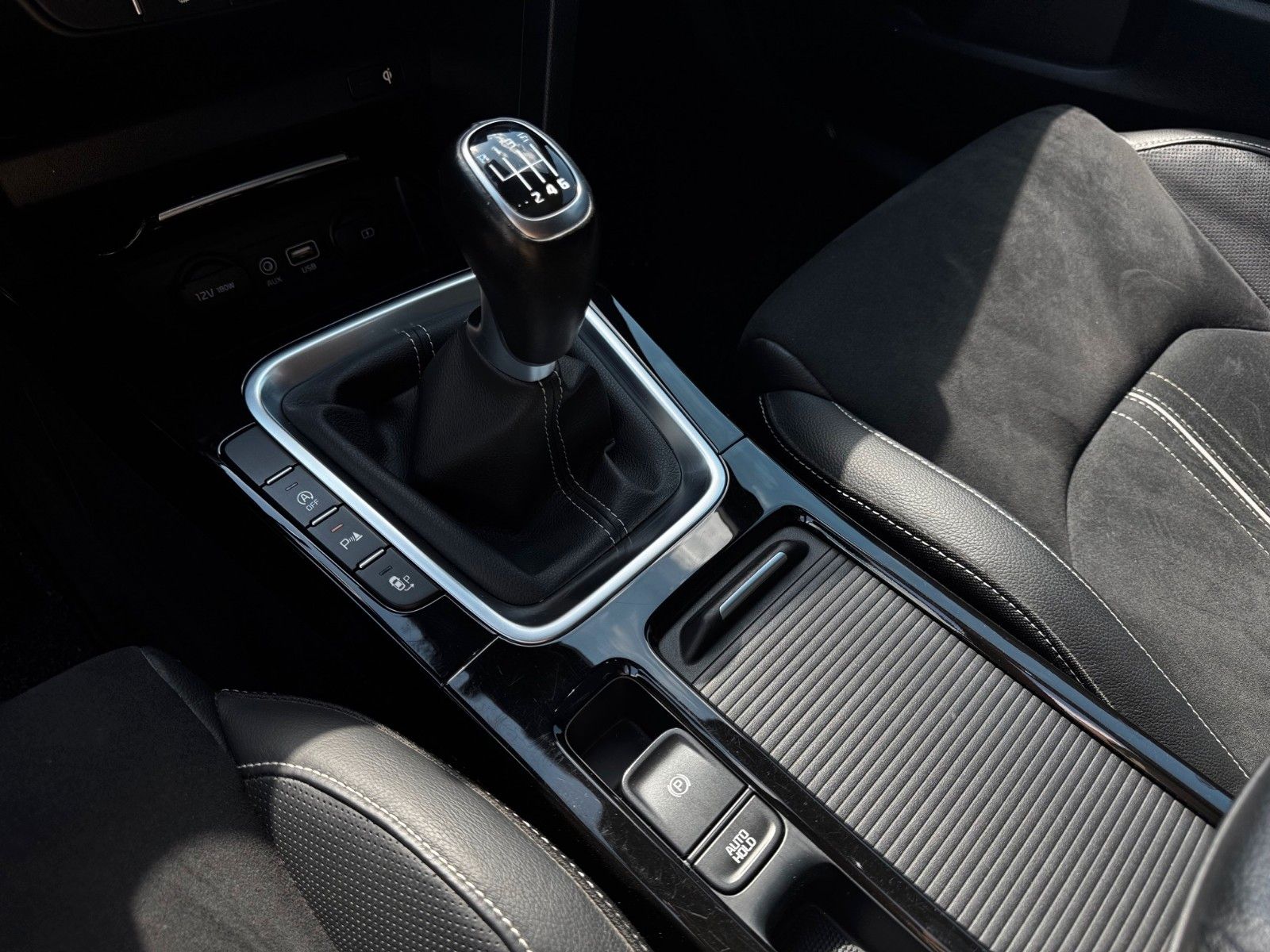 Fahrzeugabbildung Kia Ceed 1.4 GT-LINE GLASDACH NAVI KAMERA SITZHEIZUN