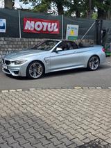 BMW LIEBHABERFAHRZEUG / M4 Cabrio M4 - silberne BMW M4