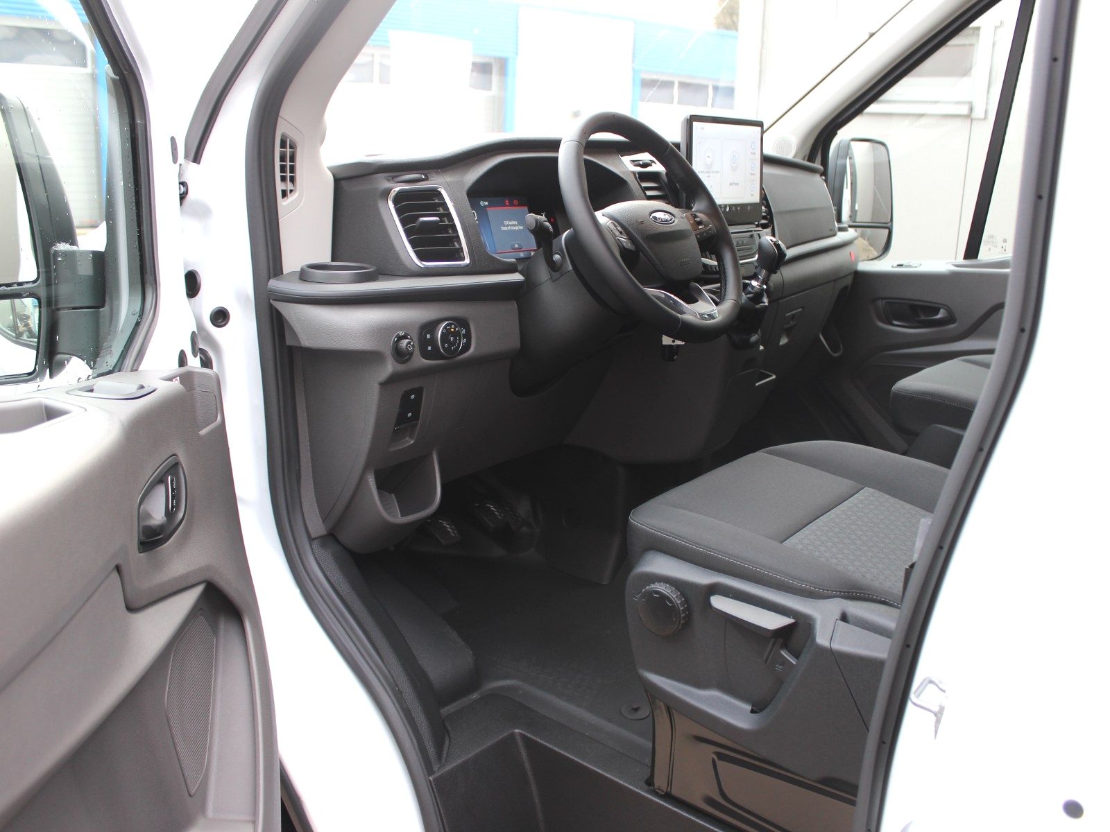 Fahrzeugabbildung Ford Transit 350 L4 Doppelkabine Trend