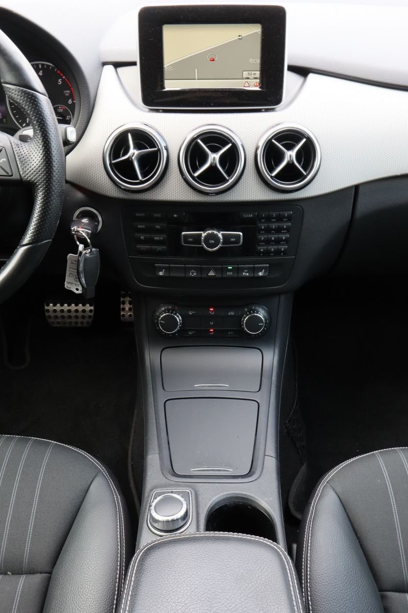 Fahrzeugabbildung Mercedes-Benz B 220d CDI BlueEfficiency Aut. NAV+XEN+SHZ+PP+EU