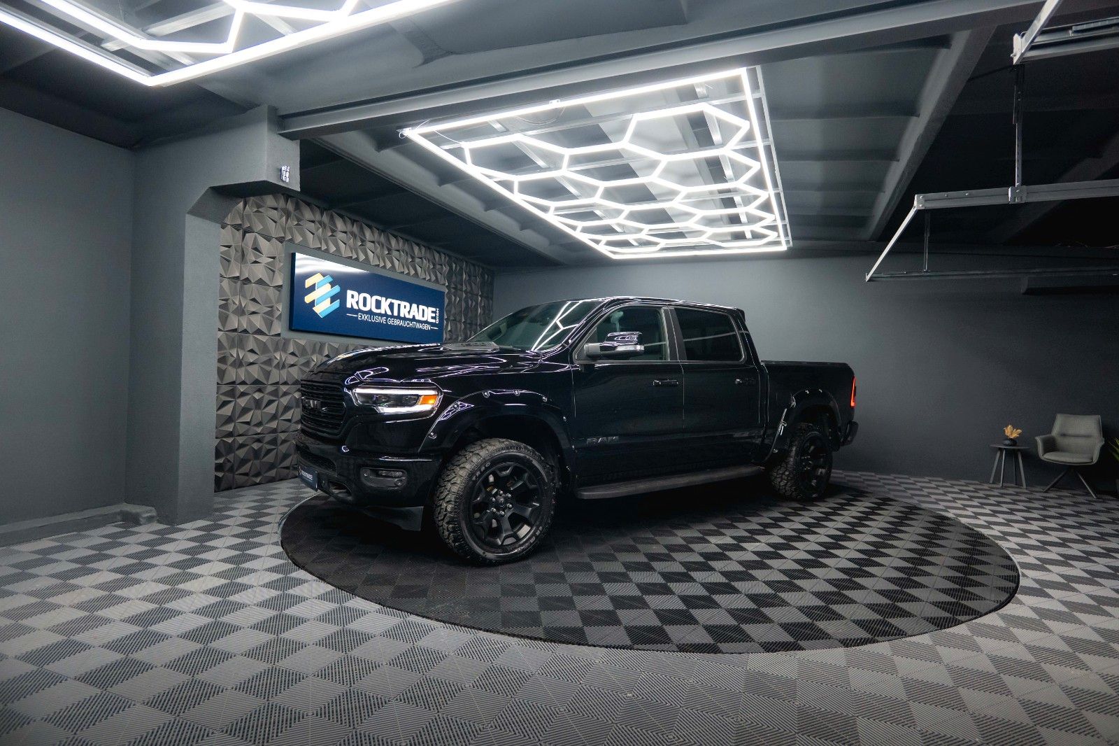 Fahrzeugabbildung Dodge RAM 5.7 V8 HEMI 4x4 Offroad BLACK EDITION  LPG