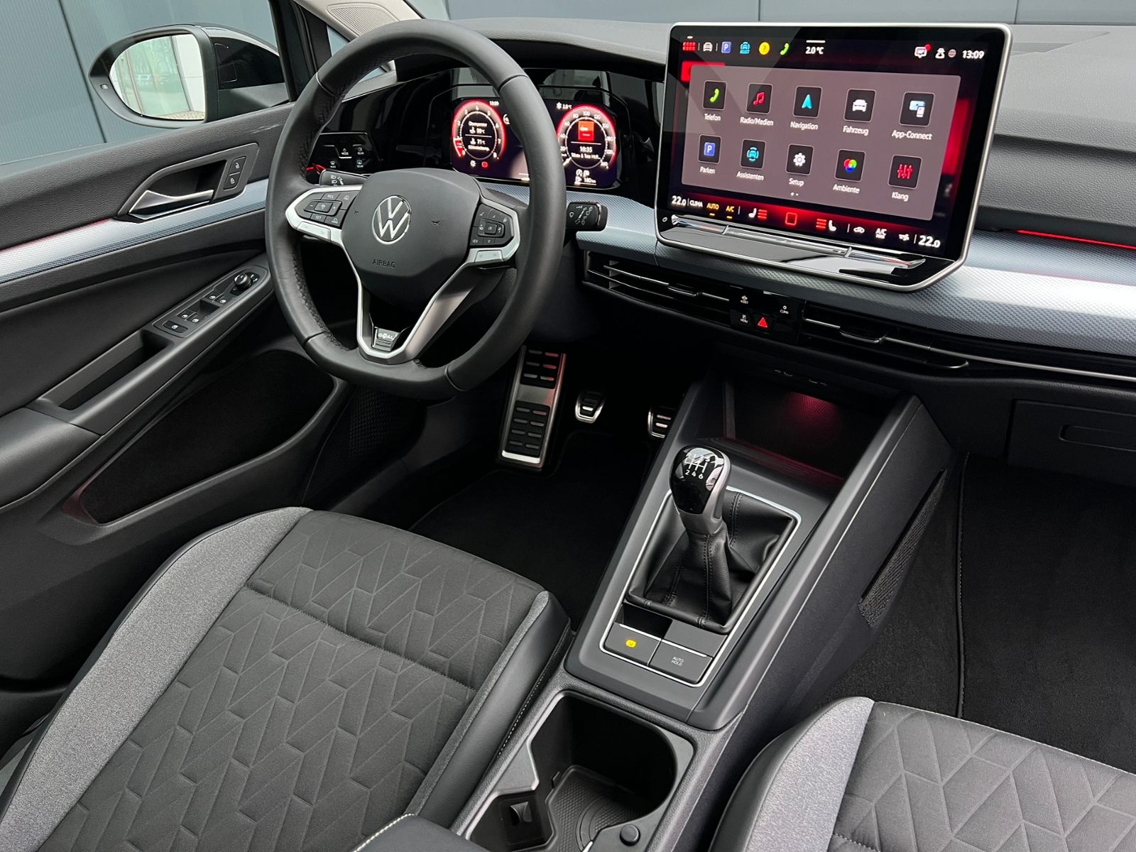 Fahrzeugabbildung Volkswagen Golf VIII GOAL 1.5 TSI *LED, App Connect, 16'-LM