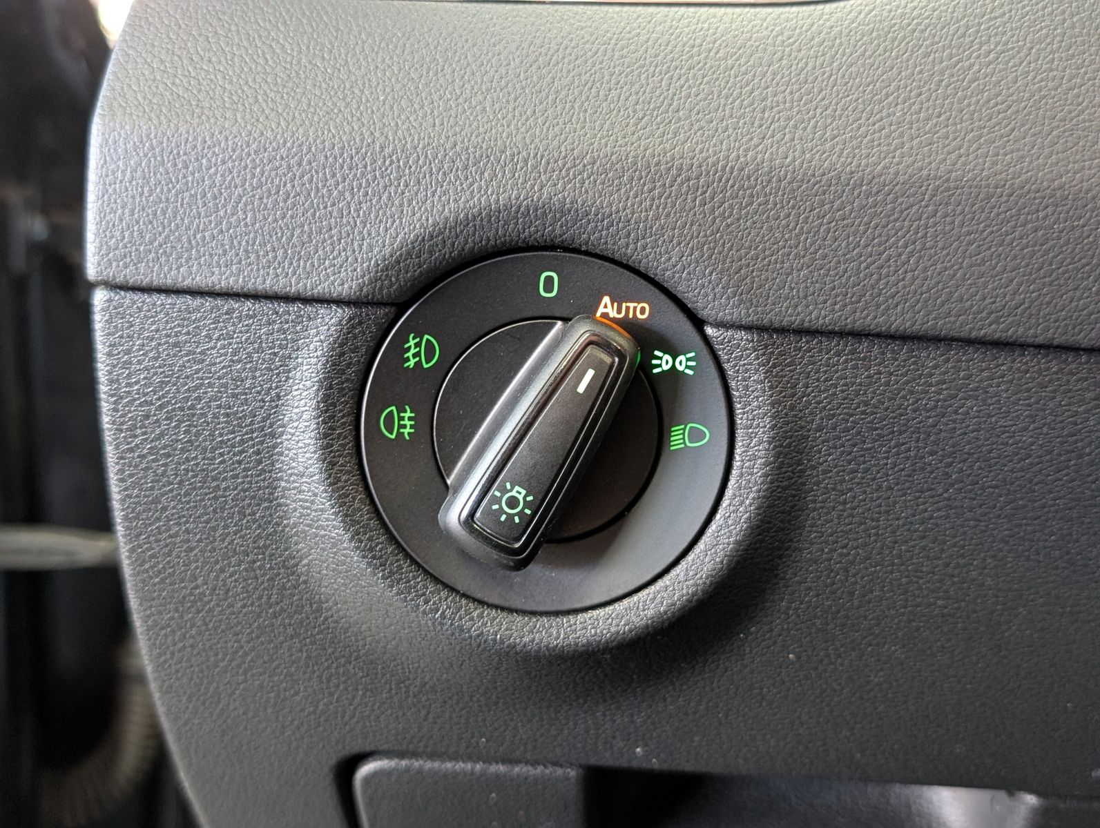 Fahrzeugabbildung SKODA Octavia 1.0 TSI Tour TEMP LED SHZ APP