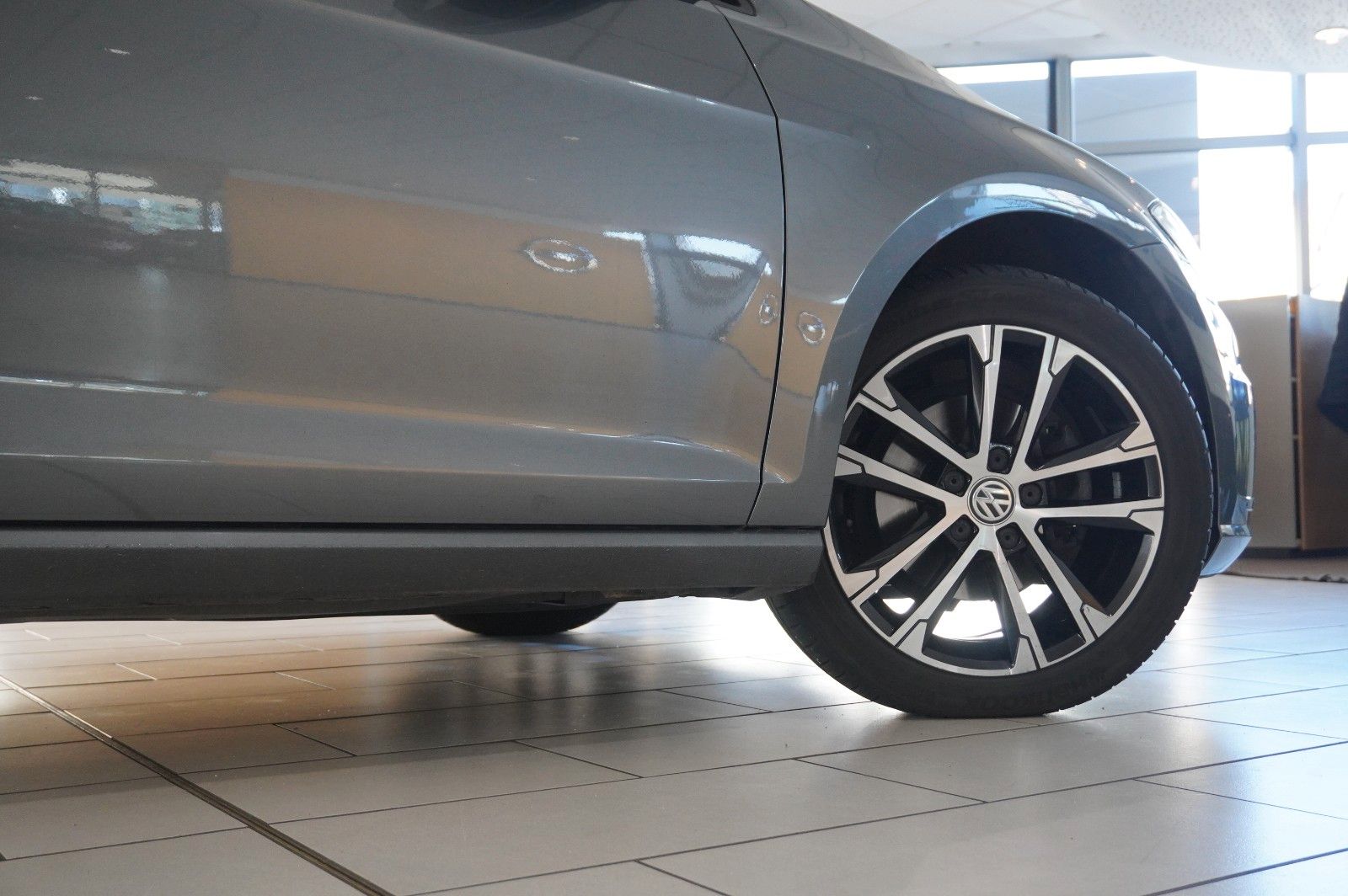 Fahrzeugabbildung Volkswagen Golf VII Lim. 2.0D JOIN NAVI/LED/KAMERA/DYNA./SH