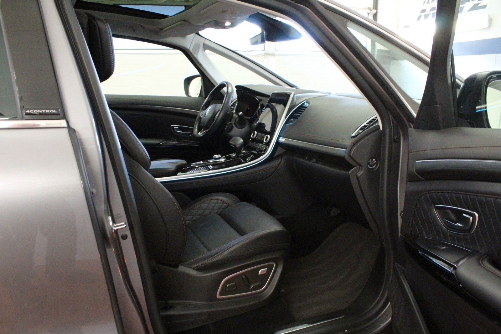 Fahrzeugabbildung Renault Espace Initiale Paris dCi 190 EDC *Volle Ausst.*