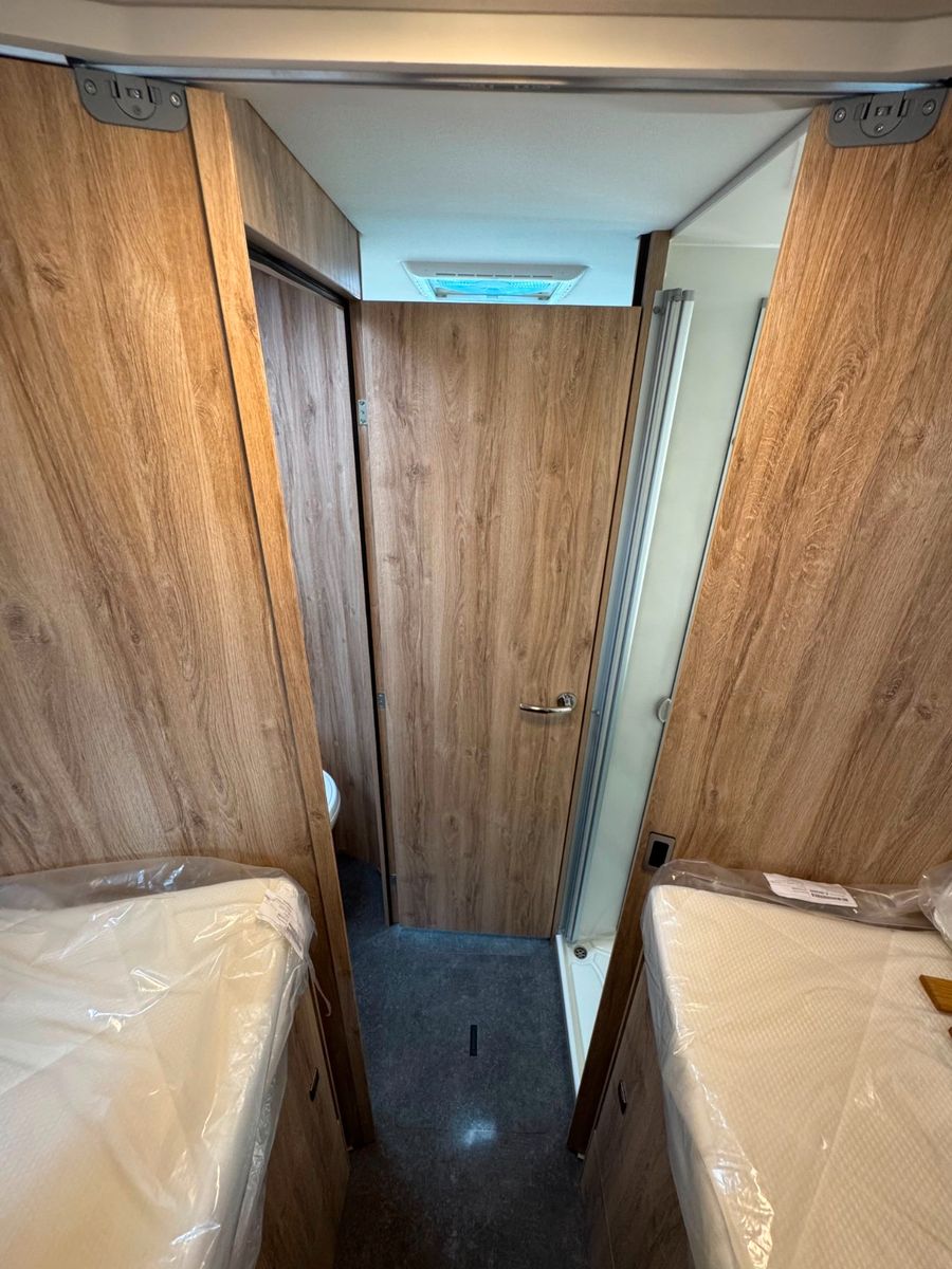 Fahrzeugabbildung Eura Mobil Integra Line 726 EF GT Delta / Hubstützen