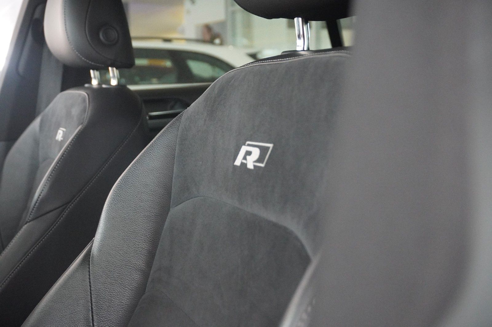 Fahrzeugabbildung Volkswagen Arteon 2.0 TSI R-LINE DSG NAVI/LED/KAMERA/VIRT.