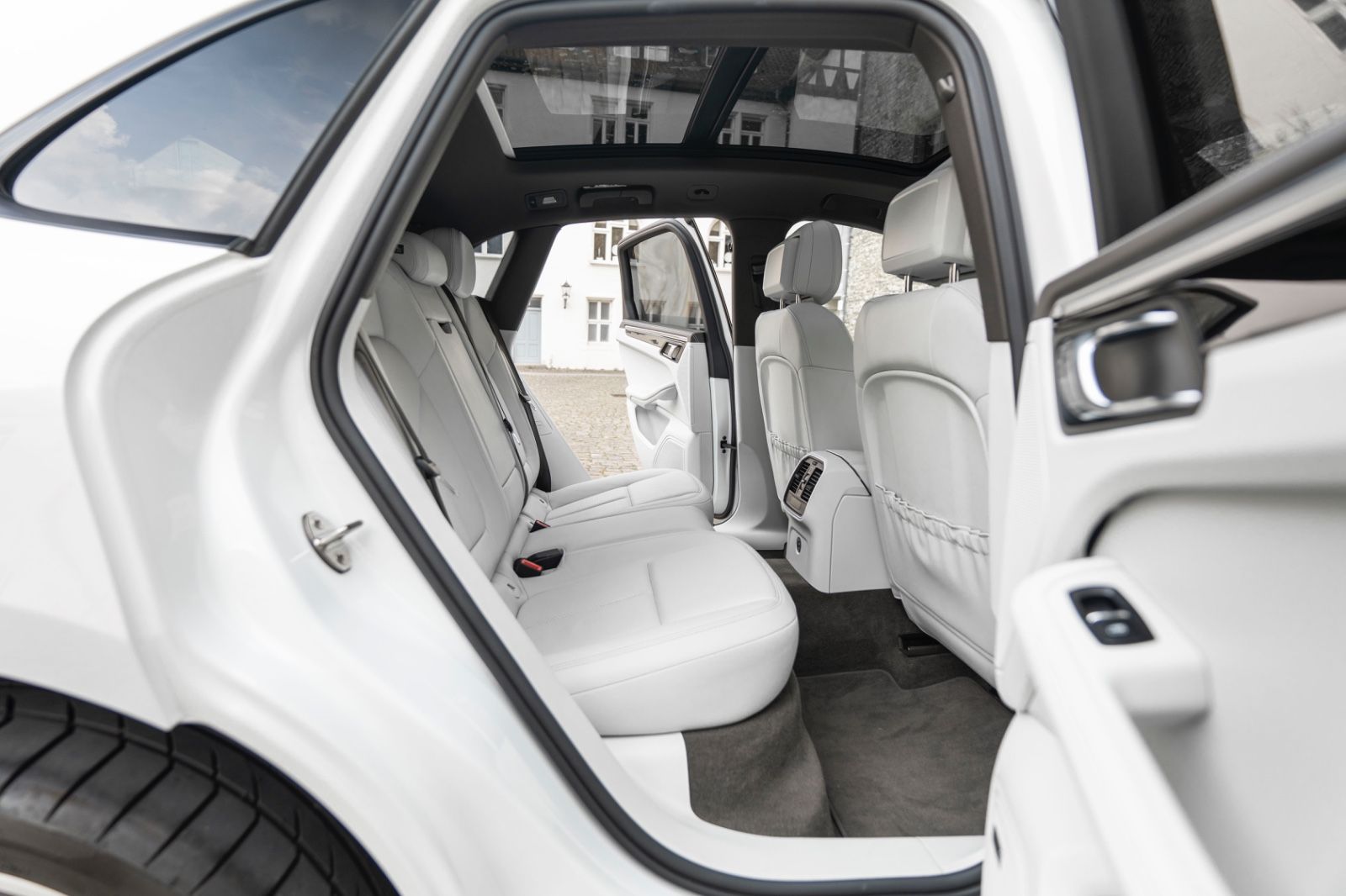 Fahrzeugabbildung Porsche Macan S BOSE LED KAM CHRONO PANO CARPLAY