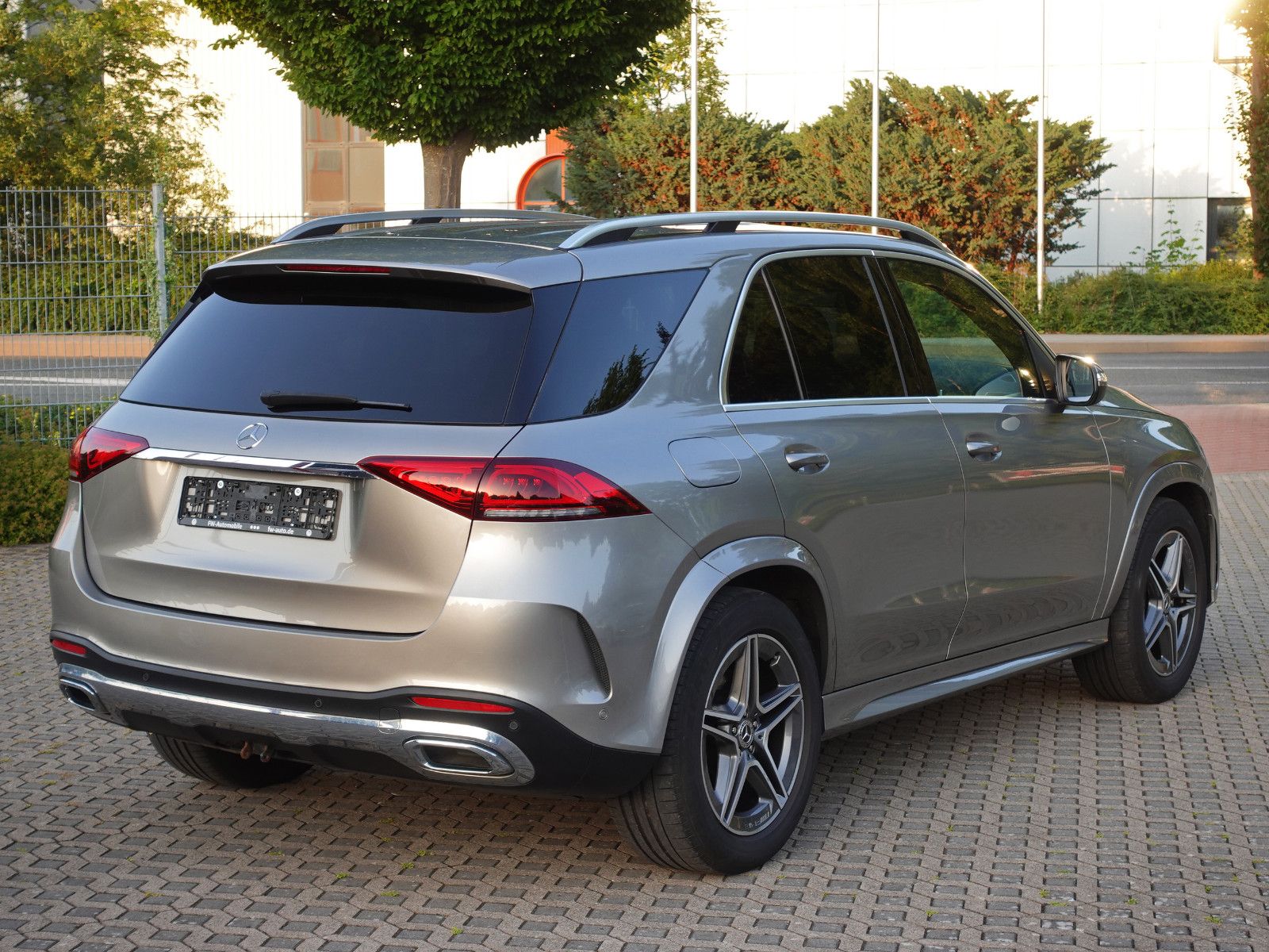 Fahrzeugabbildung Mercedes-Benz GLE 300d 4MATIC 9G-Tronic AMG Line M-BEAM AHK