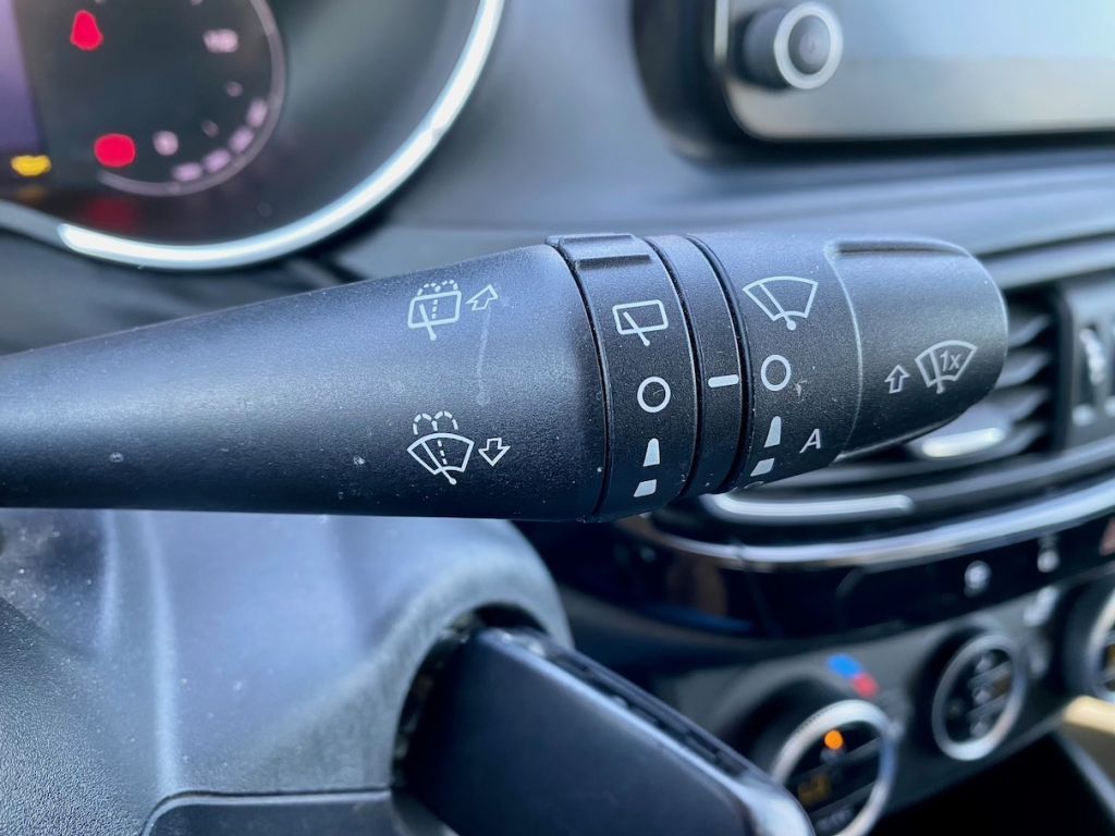 Fahrzeugabbildung Fiat Tipo Kombi 1.0 Life AAC AHK LED KAMERA PDC VORN