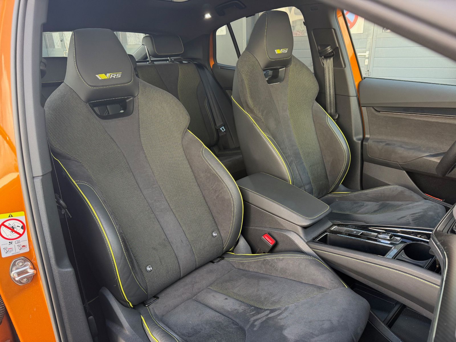 Fahrzeugabbildung SKODA Enyaq RS*ACC*SZHZNG*NAVI*360°*CARPLAY*AMBIENTE*