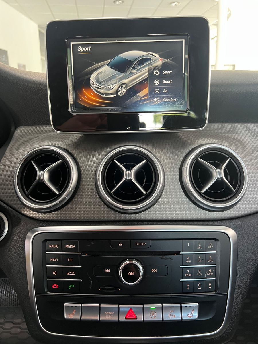 Fahrzeugabbildung Mercedes-Benz CLA 180 Sport Paket * VOLL-LEDER* LED *FACELIFT