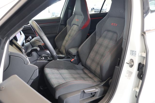 Volkswagen Golf VIII GTI 2.0 TSI AID+CARPLAY+LED+AMBIENT