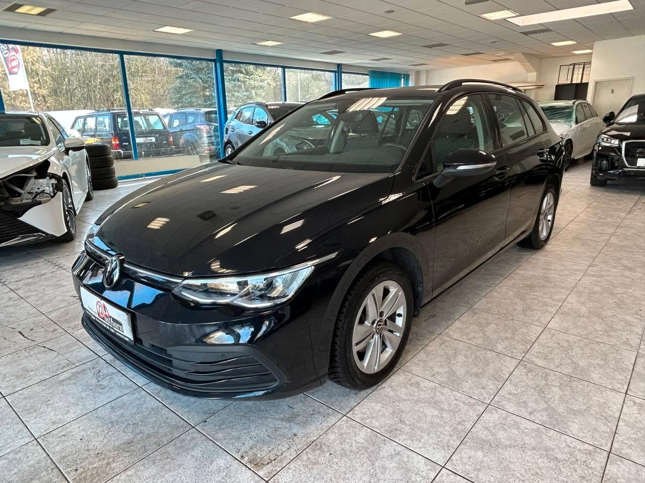 Volkswagen Golf VIII Automatik Life LED AHK Navi Standh