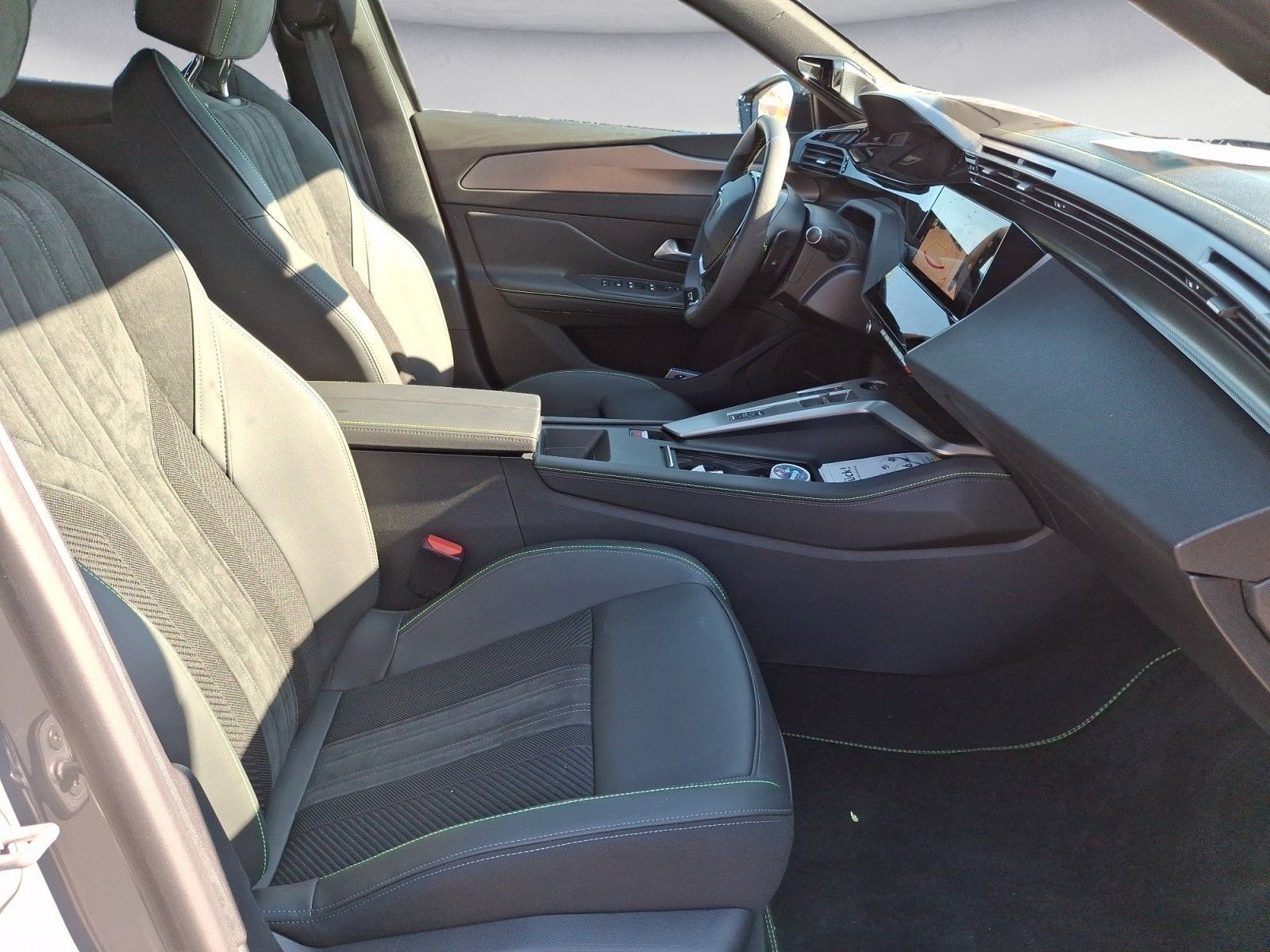 Peugeot 408 - Bild 9