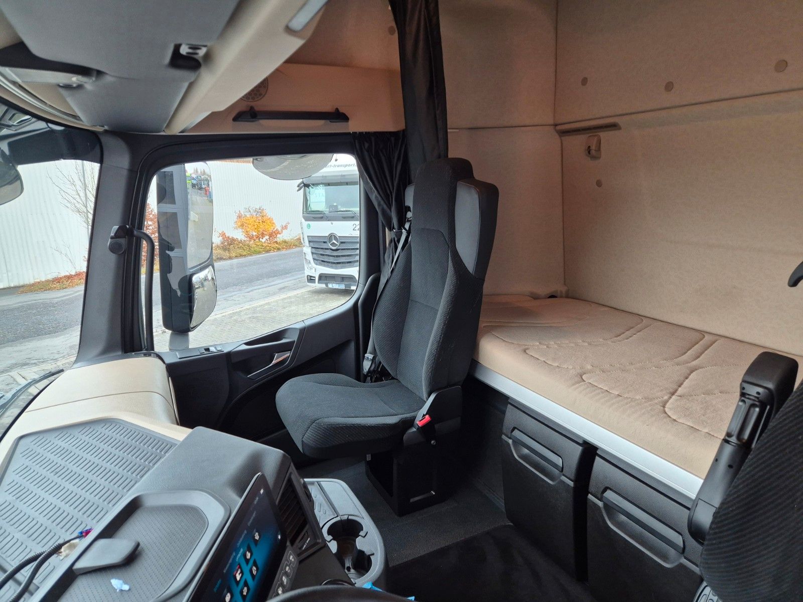 Fahrzeugabbildung Mercedes-Benz Actros 2543 LnR 6x2 Retarder