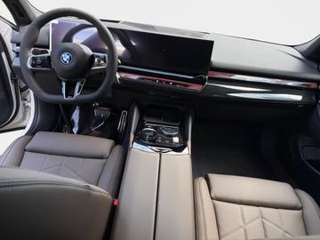 صورة 9 لـ  BMW I5