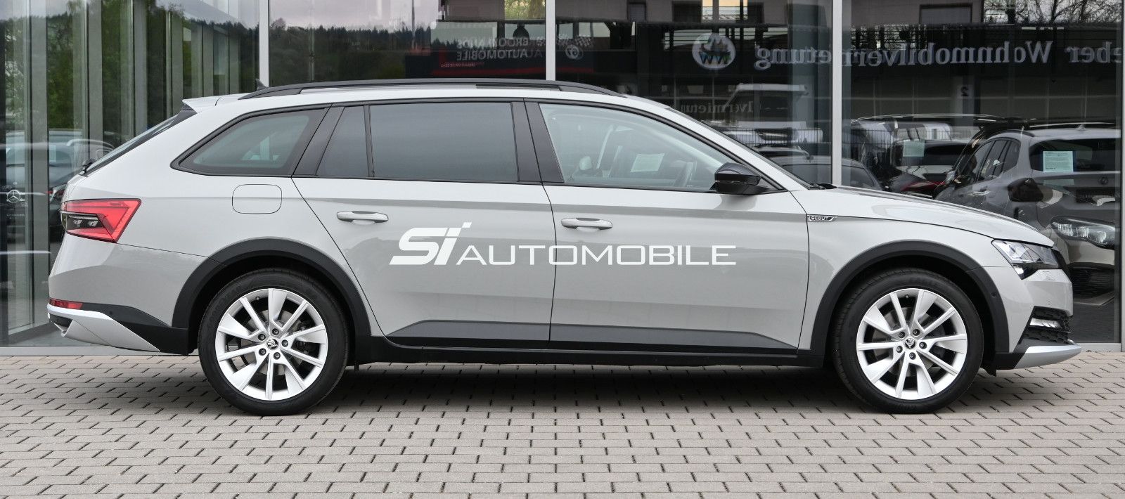 Fahrzeugabbildung SKODA Superb 2.0 TDI DSG 4x4 SCOUT Combi °ACC°AHK°STHZ
