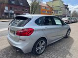 BMW M PAKET/AUTOMATIK/R-KAMERA/SHZ/HUD/KEYLESS/NAVI - silberne BMW 220