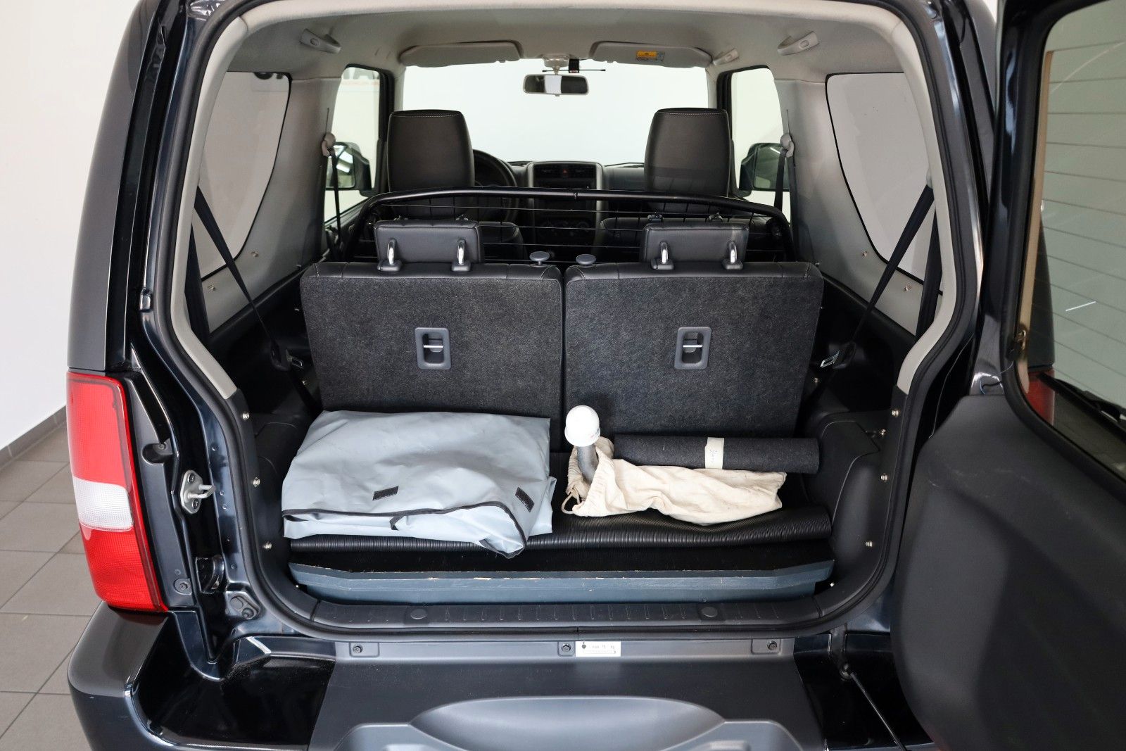 Fahrzeugabbildung Suzuki Jimny Ranger Style 4 Sitzer,AHK,Allwetter Reifen