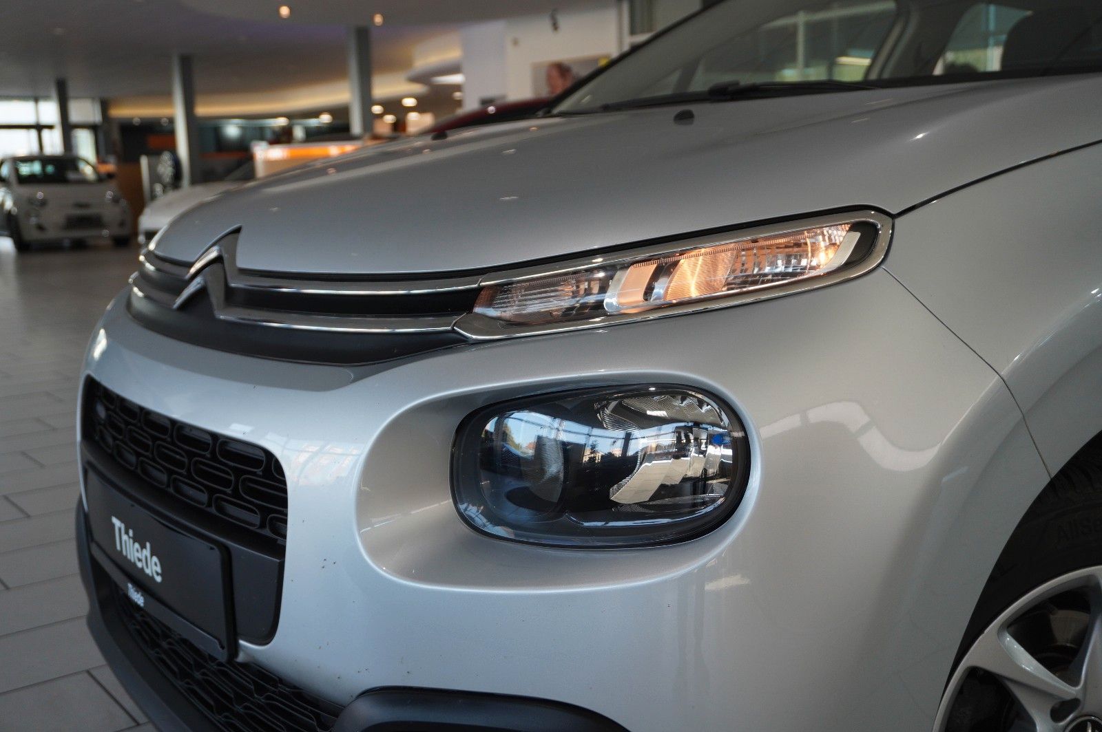 Fahrzeugabbildung Citroën C3 LIM. 1.2 LIVE KLIMA/TEMP./NEBEL/SPORT/USB