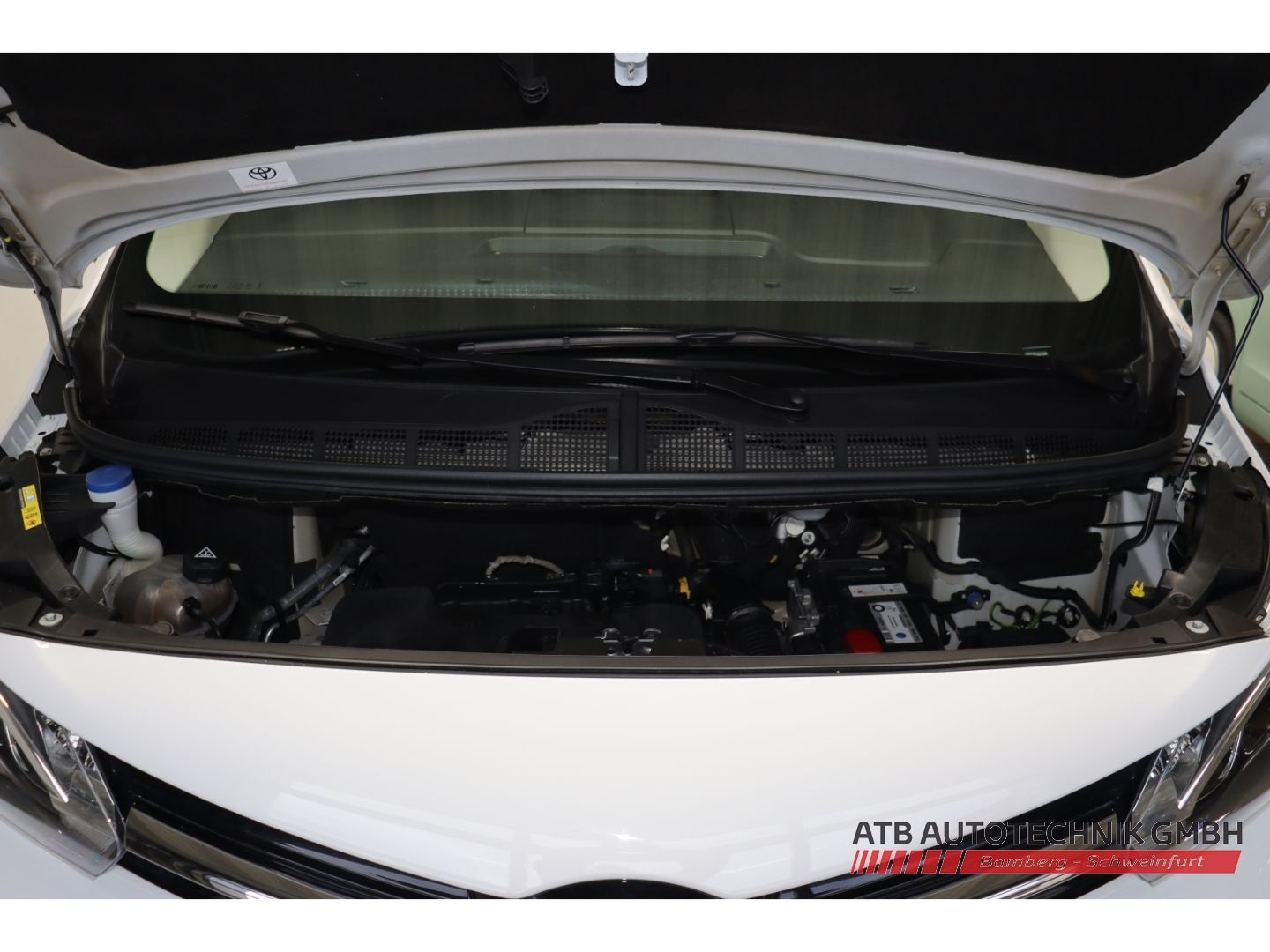 Fahrzeugabbildung Toyota Proace L2 2.0l Kasten Comfort + Navi + AHK