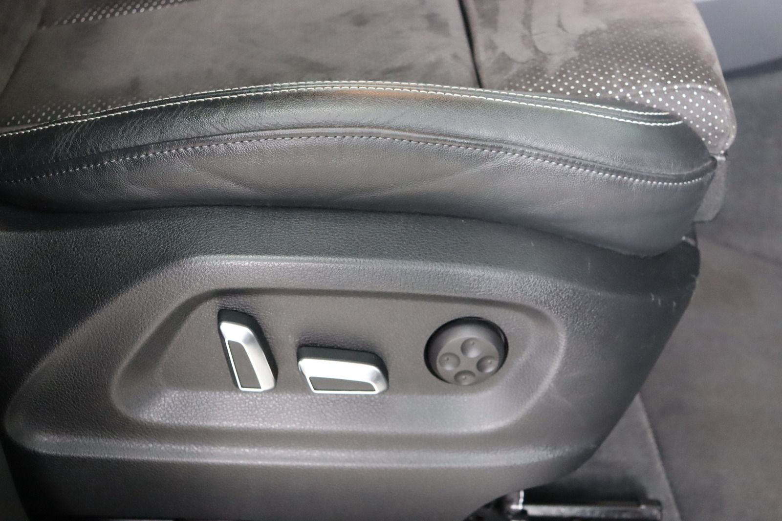Fahrzeugabbildung Audi Q5 3.0 TDI quattro S- line * Bi- Xe