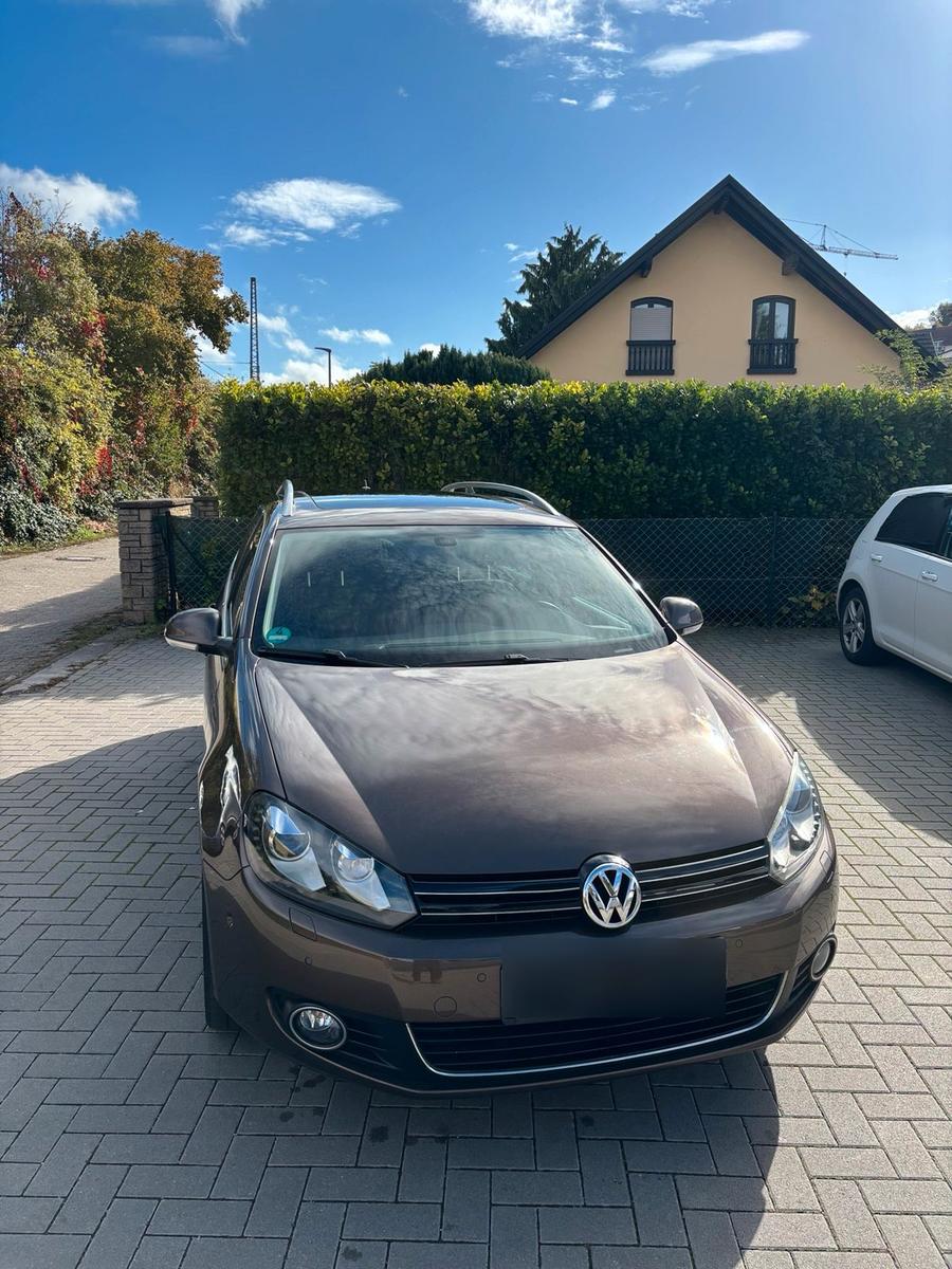 Volkswagen Golf 2012 — rear view