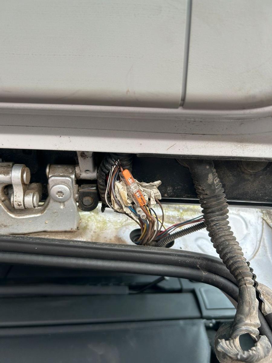 BMW 318 2006 — photo 7