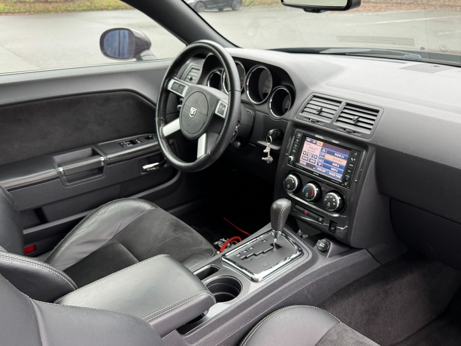 Fahrzeugabbildung Dodge Challenger 6.1 SRT-8 Neuwagenimport EU Navi SD