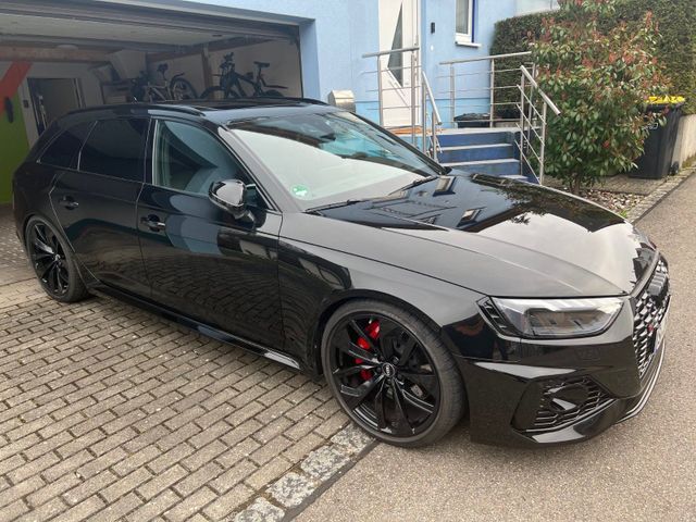 Audi RS4 Carbon Pano HuD Alcantara DAB Dyn...