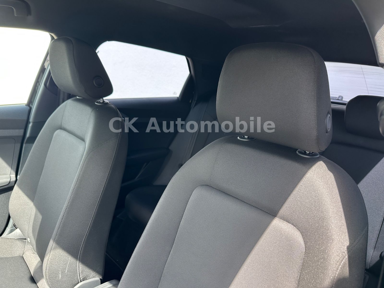 Fahrzeugabbildung Audi A1 Sportback 30 TFSI DSG S-Line/MMI Plus/PDC