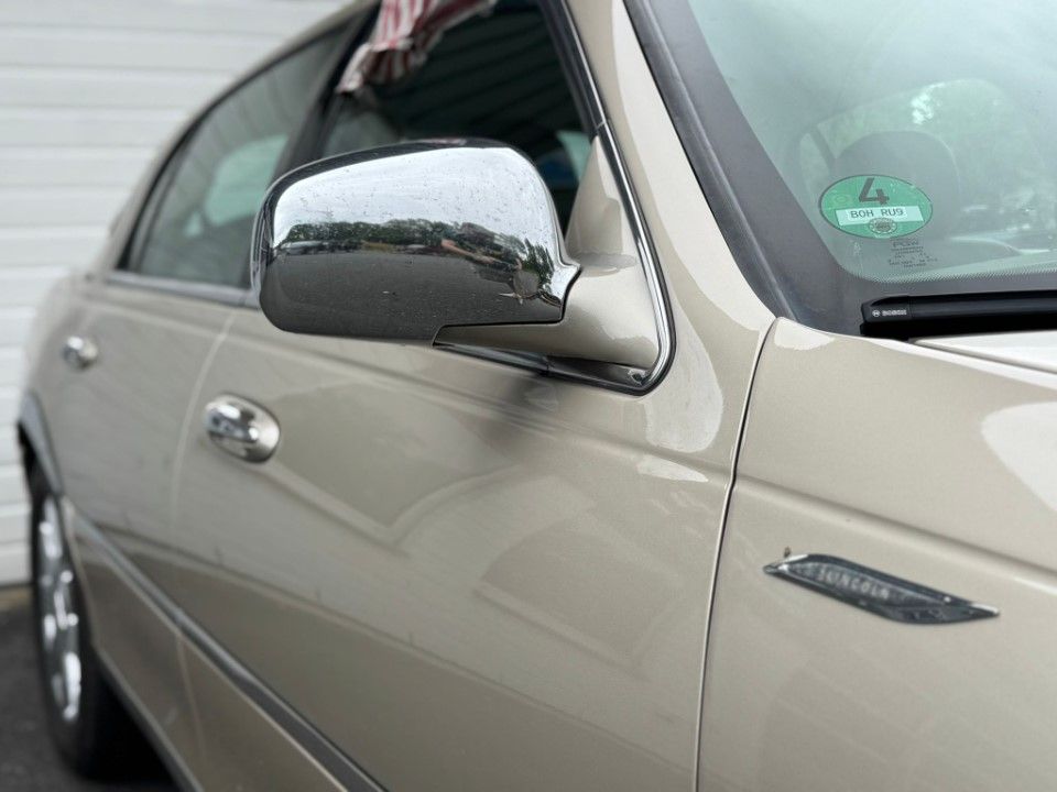 Fahrzeugabbildung Lincoln Town Car Signature Limited LPG HU AU Frisch