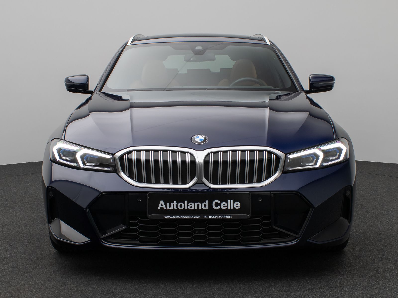 Fahrzeugabbildung BMW 330i xD M Sport Panorama Kamera HUD HiFi Komfort