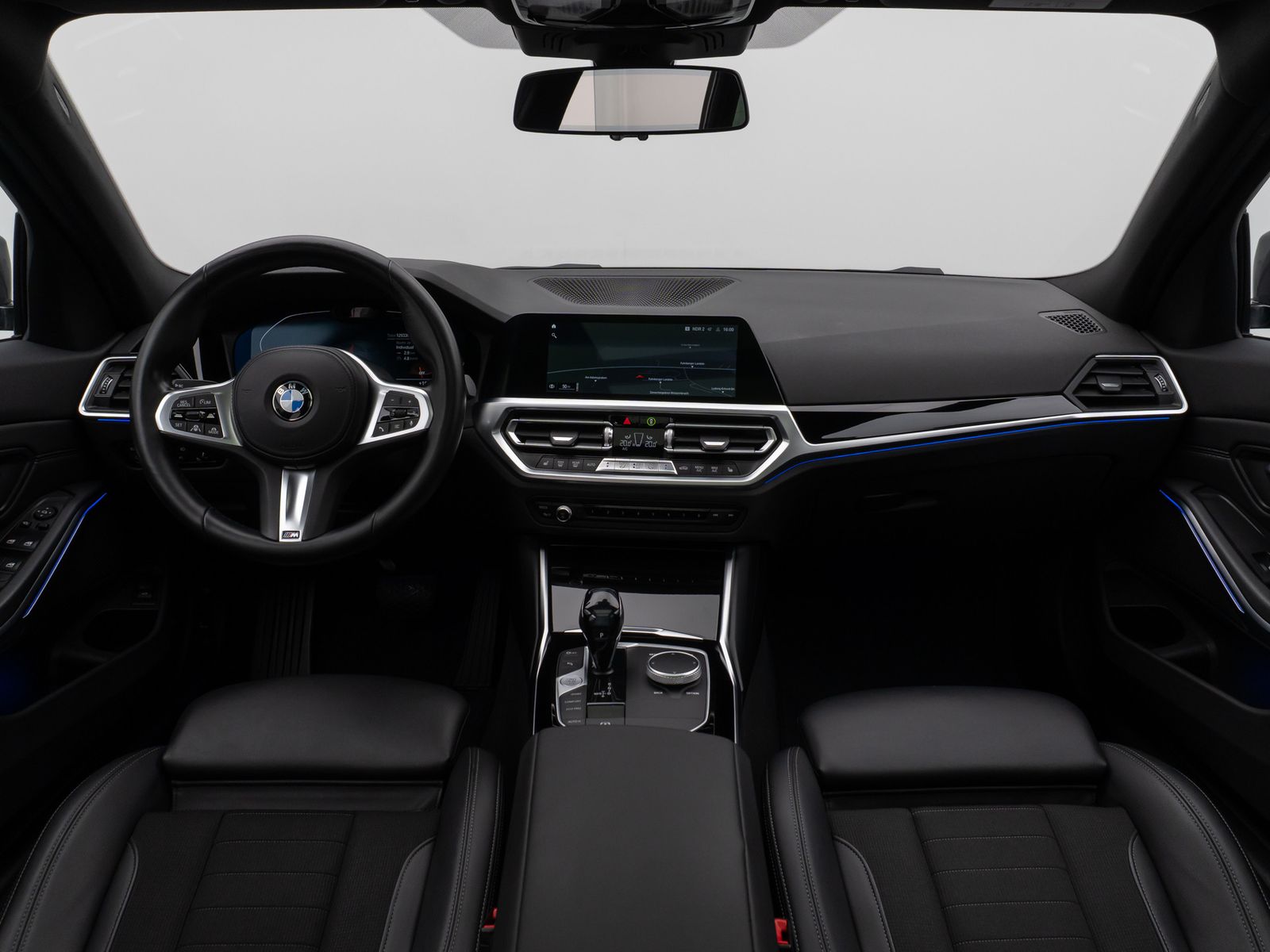 Fahrzeugabbildung BMW 320d xD Sport Line Panorama Laser Kamera HUD DAB