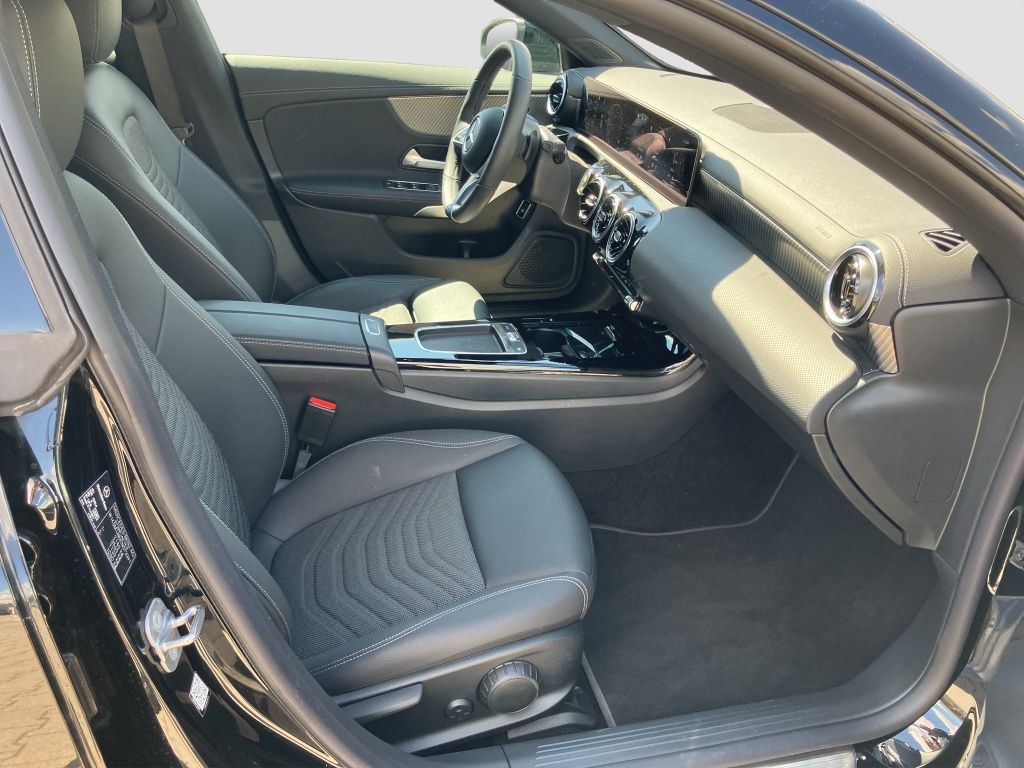 Fahrzeugabbildung Mercedes-Benz CLA 180 d Shooting Brake Progressive*Night Paket